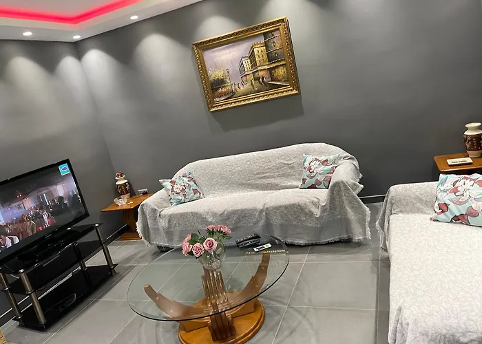 John\'S Shared Apartment